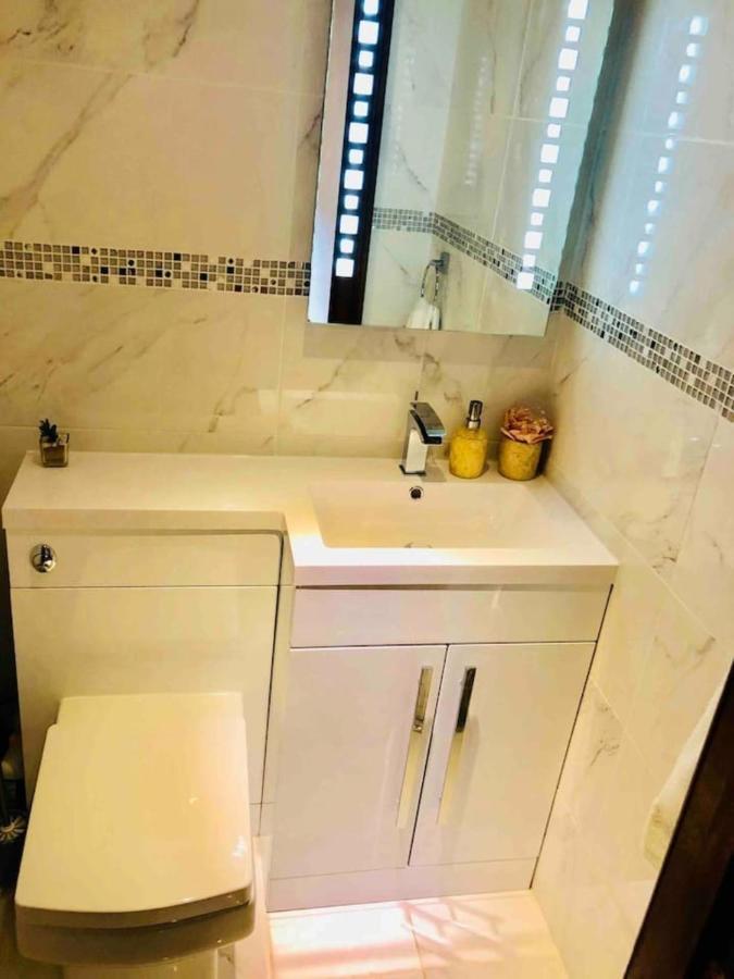 Beautiful 4-Bed Villa In Glasgow Kültér fotó